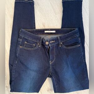 Levi’s women jeans 711 skinny size 26x28. Dark blue.